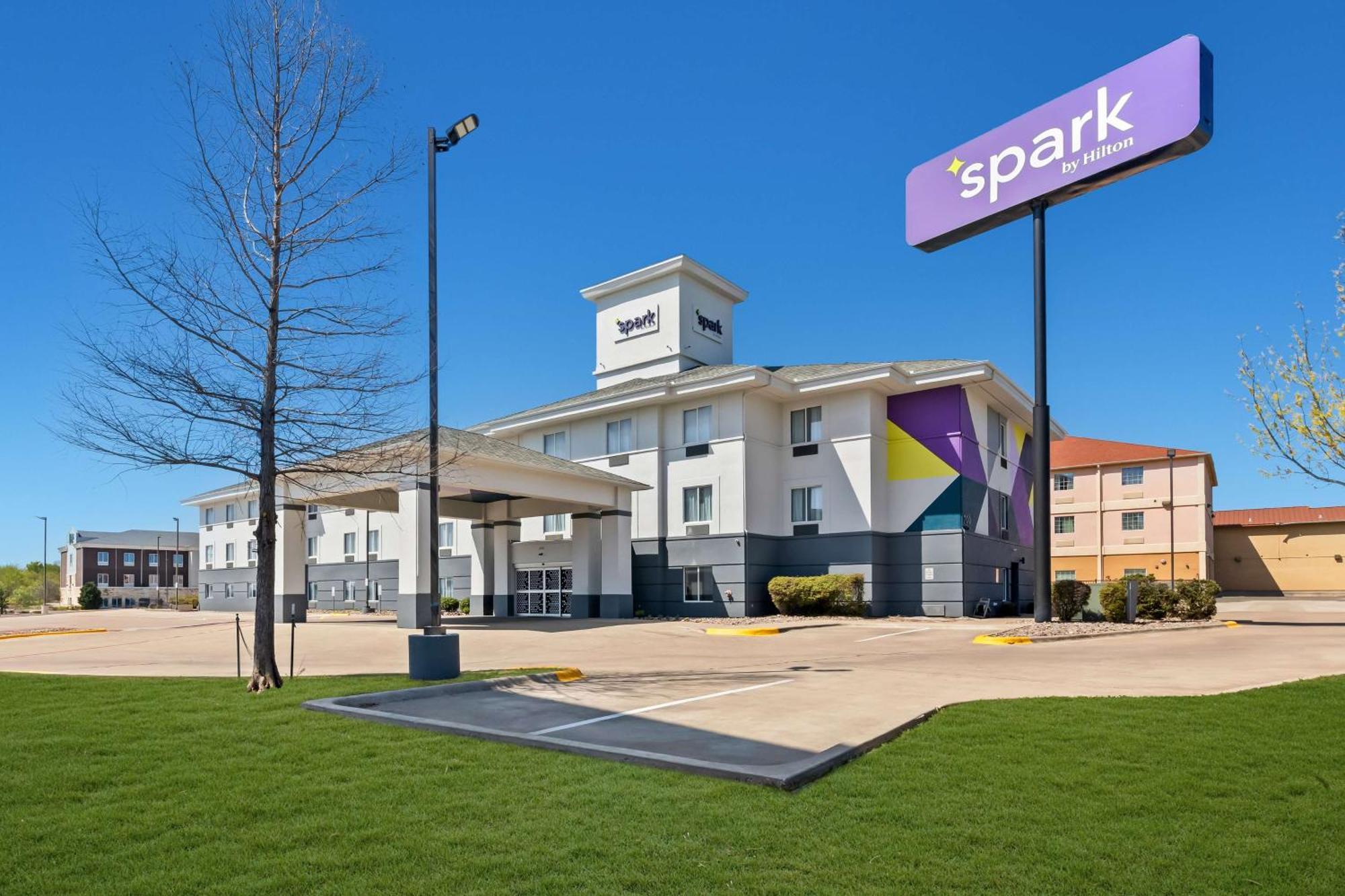 Spark By Hilton Килийн Екстериор снимка